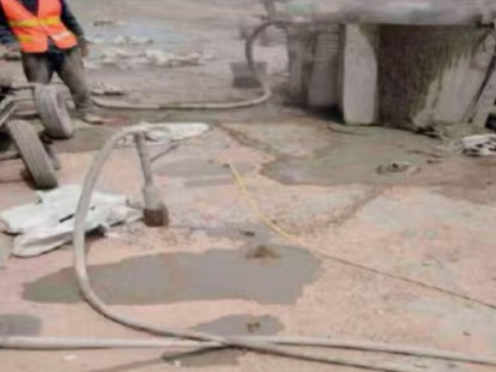 怒江水泥混凝土路面板底注浆技术 路面脱空注浆整治方案